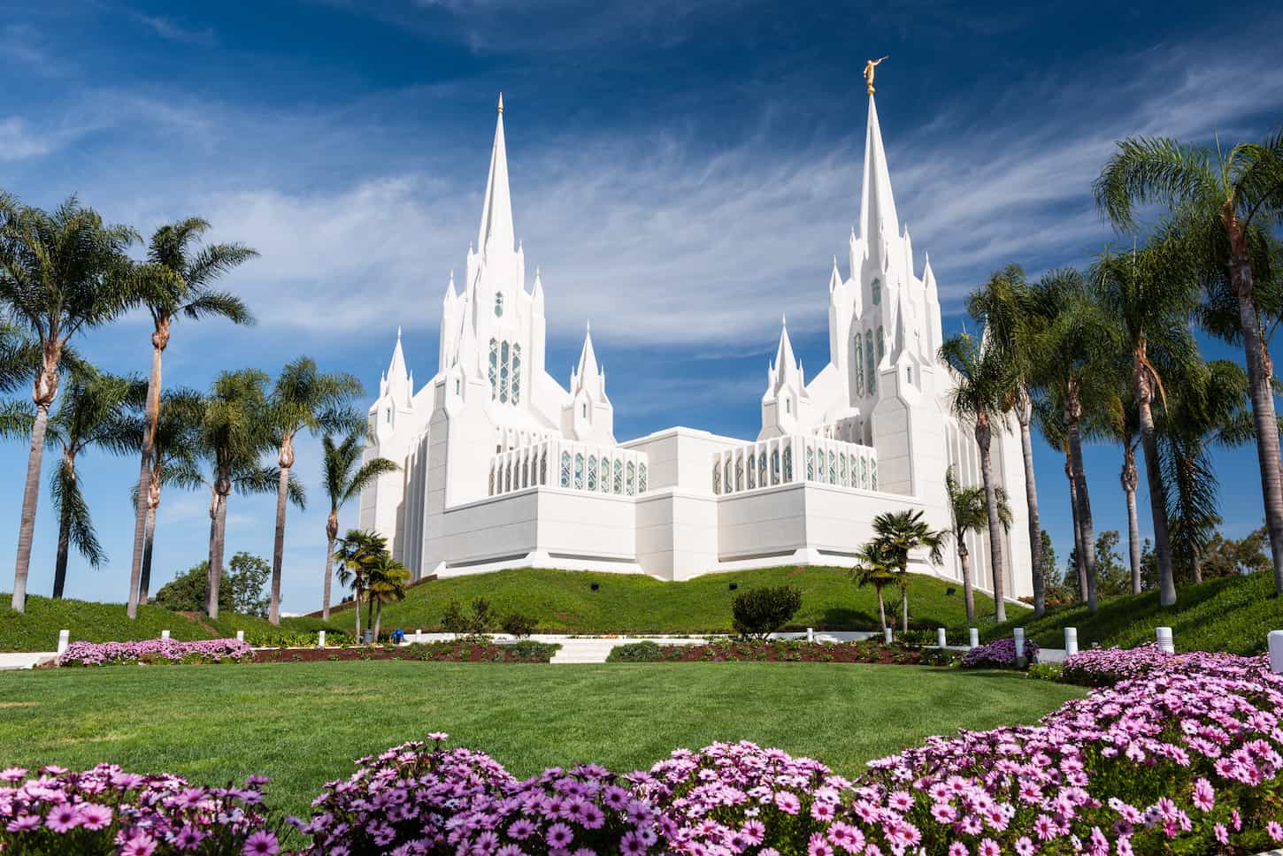 An image of The San Diego California Mormon Temple in La Jolla, California.